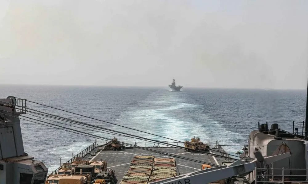 «Απτόητοι» οι Βρετανοί μετά τη νέα επίθεση των Χούθι σε πλοίο τους